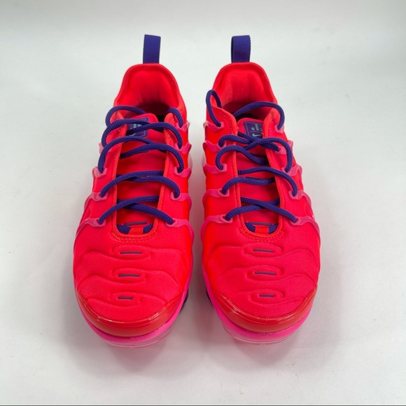 bright pink nike vapormax